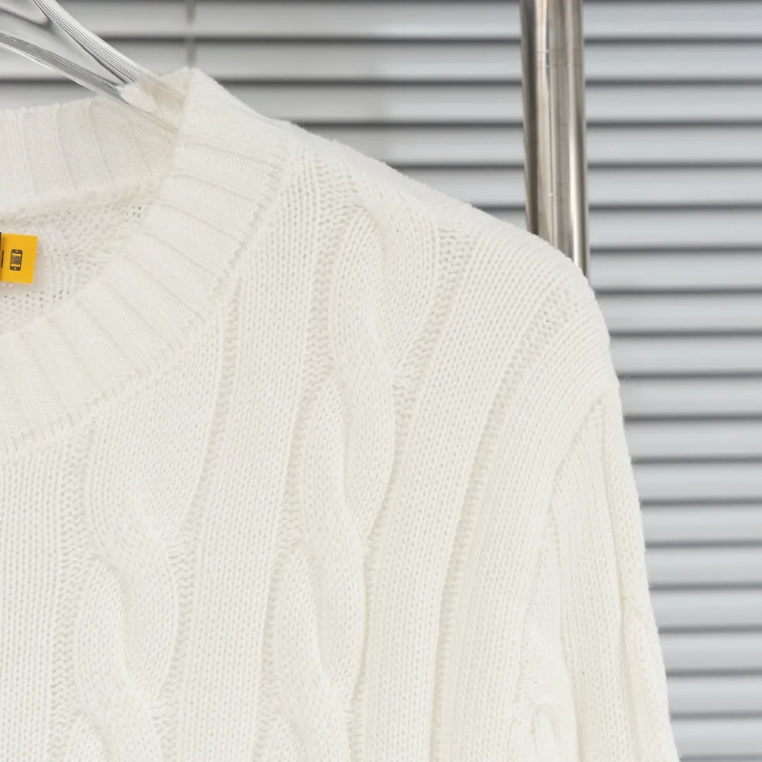 P280 top version (different currencies). You can scan the code to enter the official website. Style: Ralph Lauren POLO Ralph Lauren small label embroidered knitted old money style long-sleeved sweater. Color: Picture color. Size: S-XL. Fabric: pure cotton. Accessories: full set of customized accessories. No gender distinction. Same style for men and women.